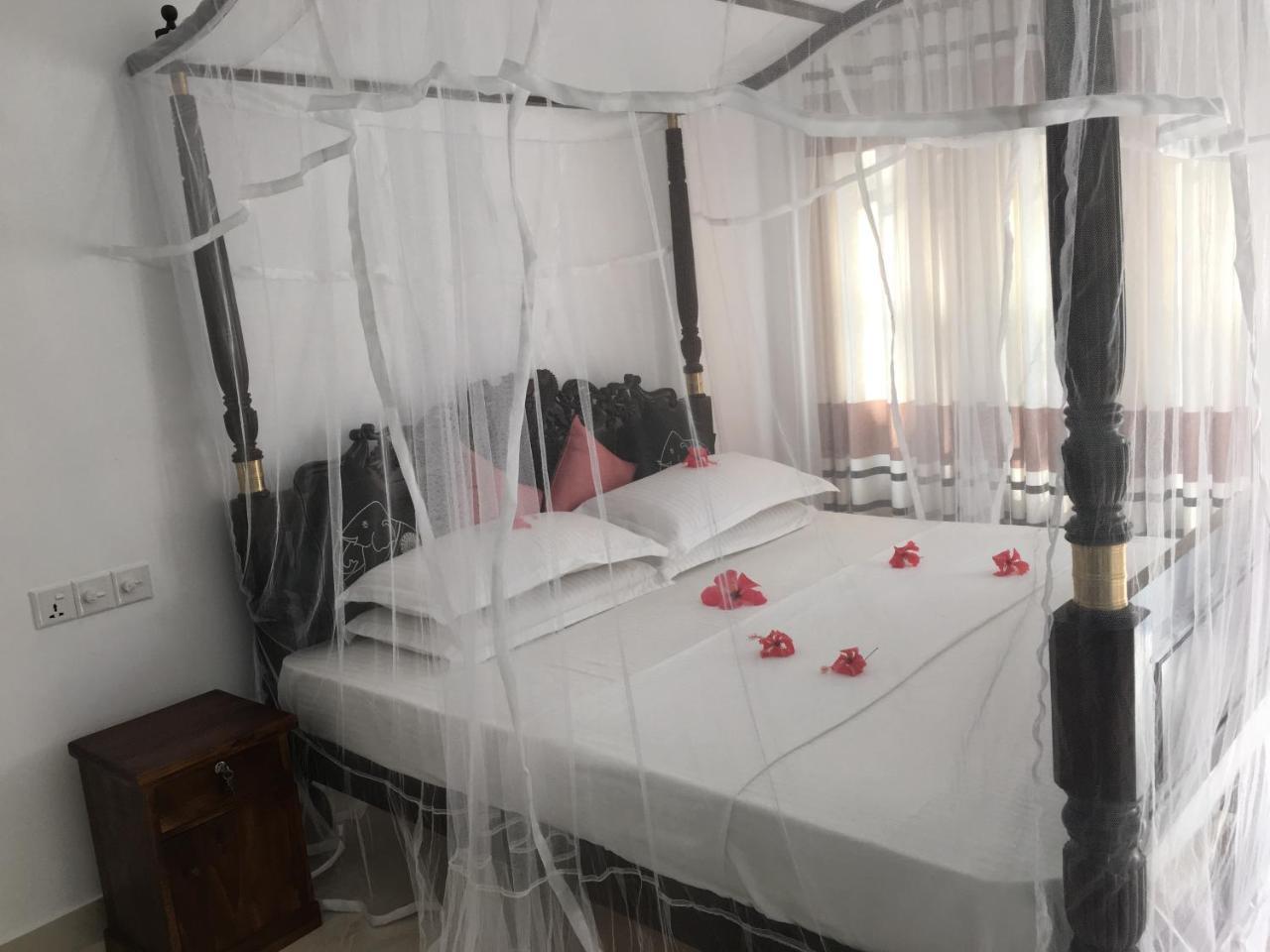 Sea Breeze Hotel Bentota Ngoại thất bức ảnh